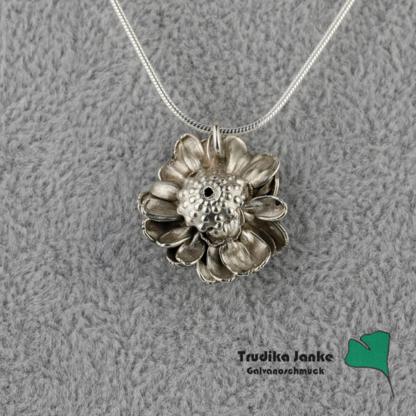 Margeritenblüten - Anhänger versilbert - kreativer Unikatschmuck im Onlineladen für Naturschmuck